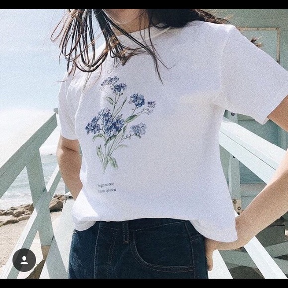 Brandy Melville forget me not Aleena T-shirt - Picture 3 of 8